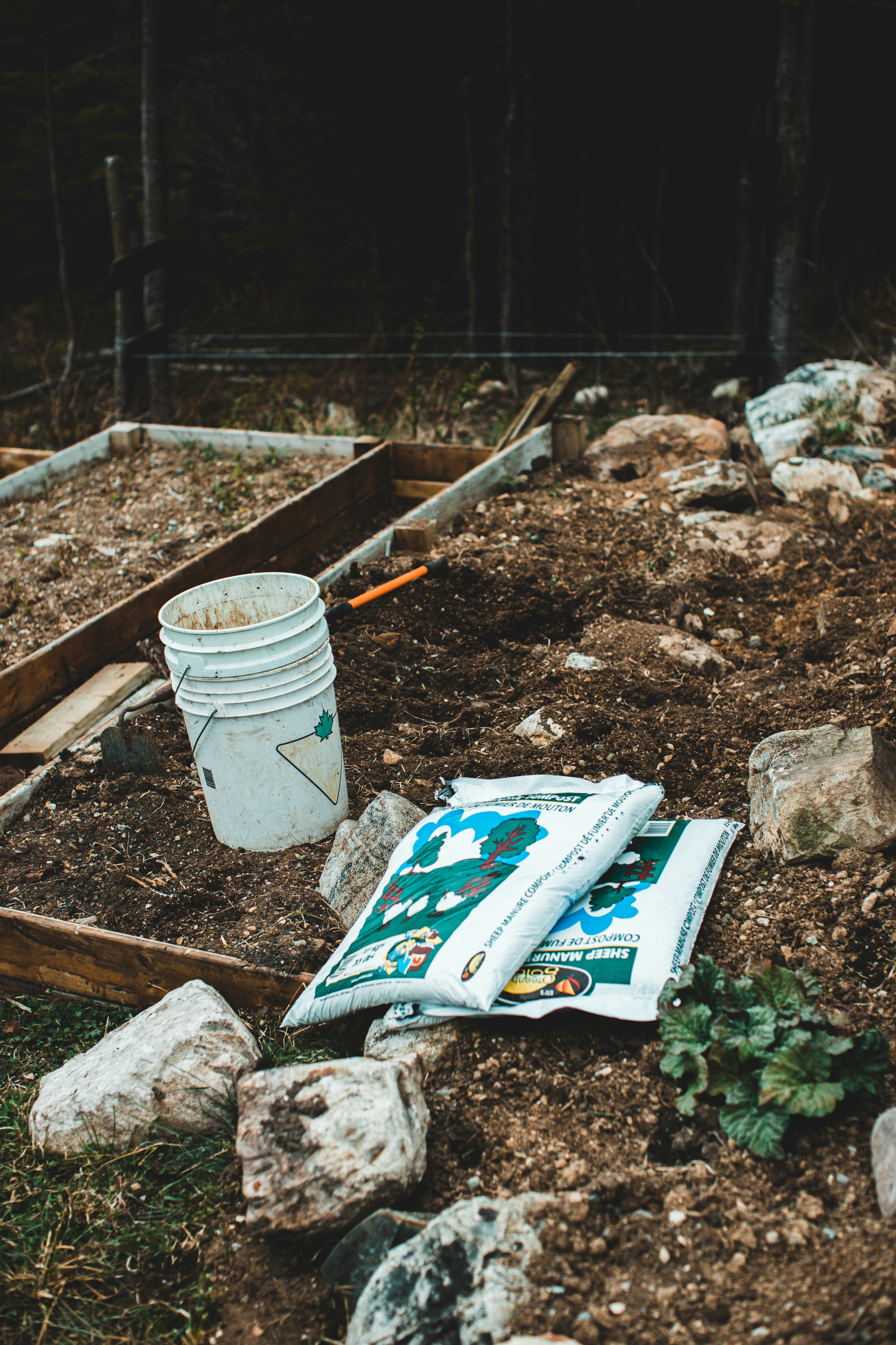 Soil & Fertilizer - Photo by Jonathan Cooper on Unsplash
